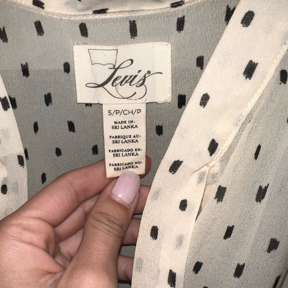 Levi’s top. Size S - Picture 2 of 2
